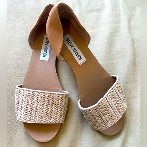 Steve Madden raffia style, tan flat sandal. Size 6.5. Worn once.